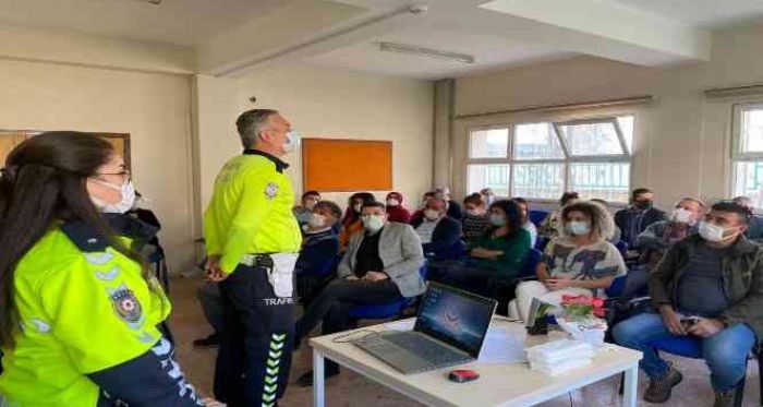 Trafik polisleri sosyal hizmet personeline eğitim verdi