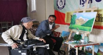 Süsleme yaparken engelli olan ressam, şimdi engellilere resim öğretmek istiyor