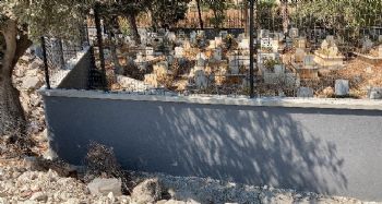 Hatadan dönüldü, o kabirler tekrar mezarlık içine alındı