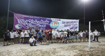 Plaj Voleybolu Turnuvasında kupaları Başkan Tarhan verdi