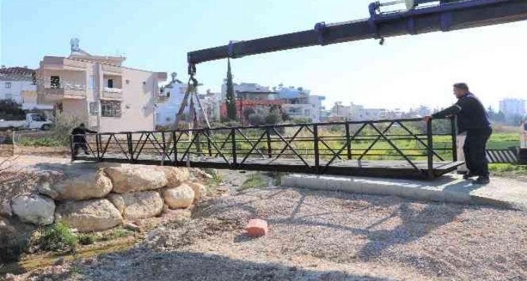 Toroslar Belediyesinden Çukurova Mahallesine yaya köprüsü