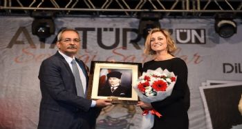 Tarsus'ta Atatürk'ün sevdiği şarkılar seslendirildi