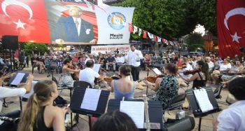 MDOB sanatçılarından Mezitli sahilinde muhteşem konser