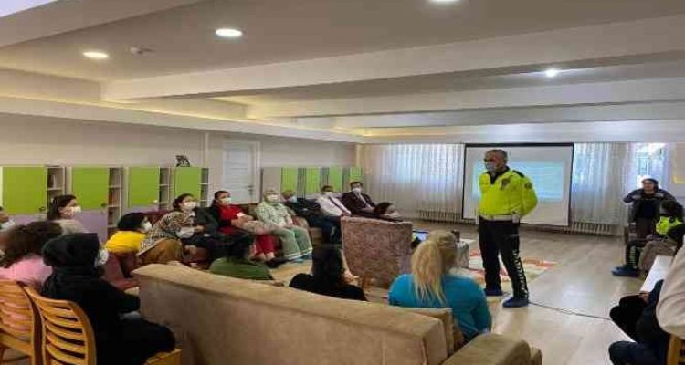 Çocuk evleri sitesinde çalışan personele trafik eğitimi