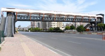 Egemenlik Katlı Kavşağı'nın yaya üst geçitleri tamamlandı