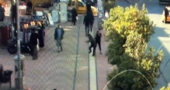 Cadde ortasında kadına dehşeti yaşattı, zorla girdiği evde saklanmaya çalıştı