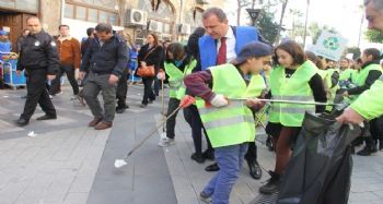 Bandoyla çöp topladılar