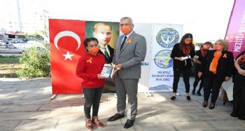 Çocuklara tablet bilgisayar dağıttılar