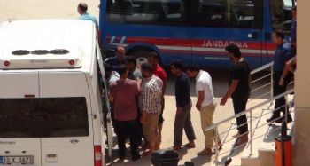 Denizde kurtarılan göçmenler Mersin İl Göç İdaresi Müdürlüğüne gönderildi