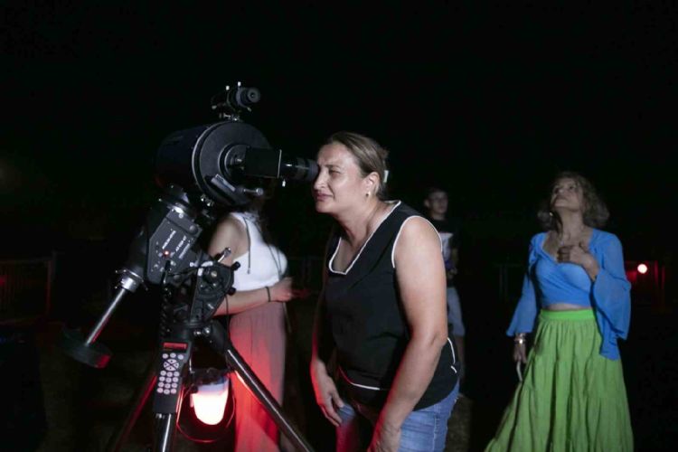 Mersinliler, meteor yağmurunu gözlem şenliğinde izledi