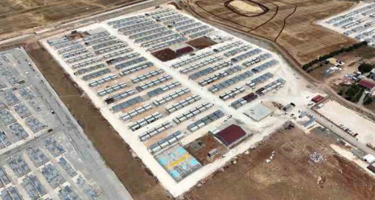 Mersin Büyükşehir Belediyesi Adıyaman'da konteyner kentin yapımını tamamladı