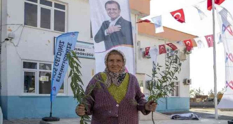 Mersin Büyükşehir Belediyesinden üreticiye fidan desteği sürüyor