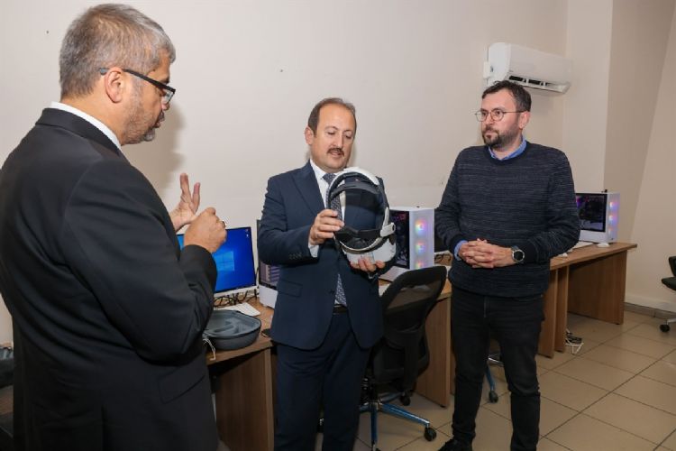 Vali Pehlivan, MTOSB Teknik Bilimler Meslek Yüksekokulu’nda incelemelerde bulundu