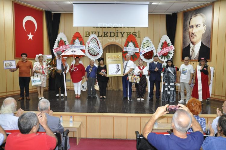 Mersin’de ‘Edebiyat Defilesi’ ilgi gördü
