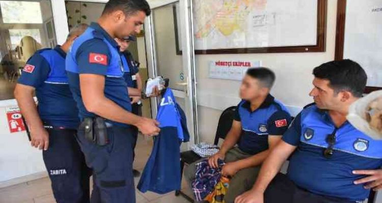 Zabıta üniformasıyla yakalandı