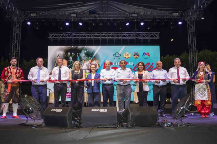 Başkan Seçer, Silifke Müzik ve Folklor Festivali’ne katıldı