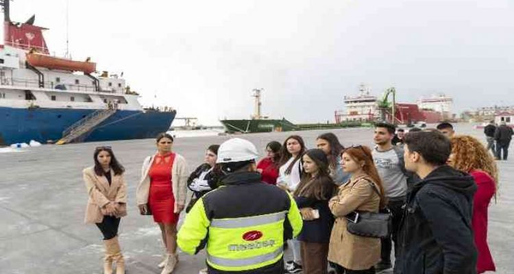 Kariyer Merkezi lojistikçileri sektöre hazırlıyor
