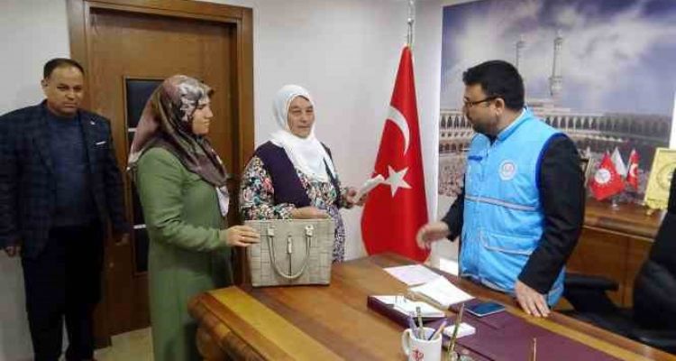 20 yılda biriktirdiği umre parasını depremzedeler için bağışladı