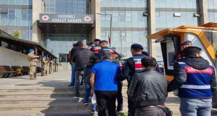 Mersin'de jandarmanın düzenlediği kökünü kurutma operasyonunda 25 tutuklu