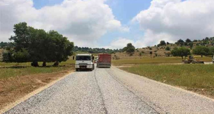 Erdemli'de 12 mahallenin 40 yıllık yol hasreti sona erdi