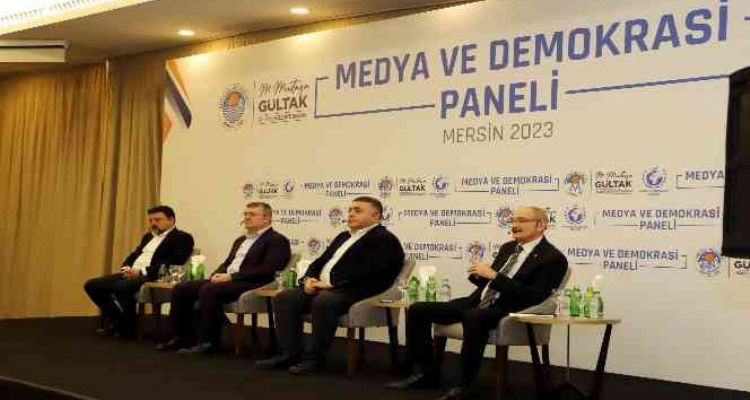 Mersin'de ‘Medya ve demokrasi’ paneli düzenlendi