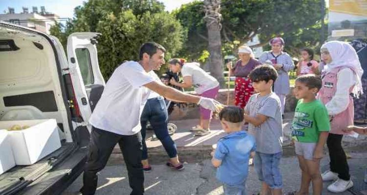 Mersin'de çocukların dondurması belediyeden
