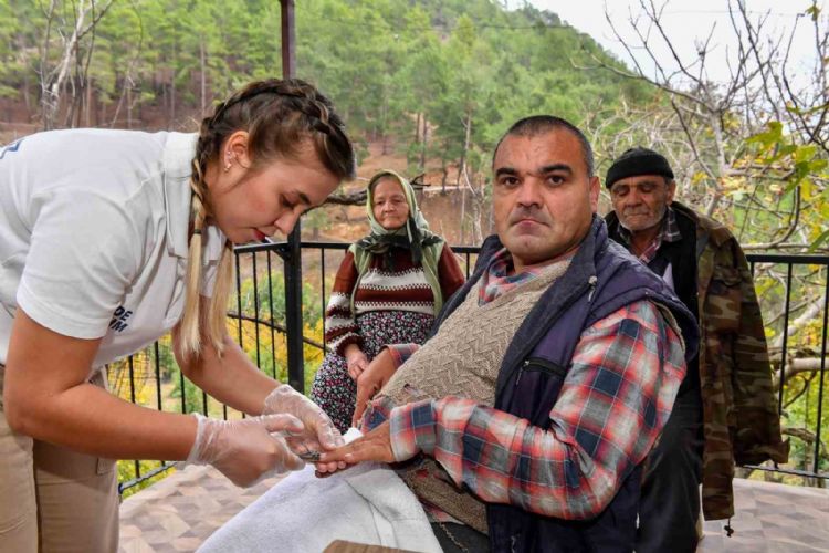 Mersin’de yaş almış vatandaşları unutulmuyor