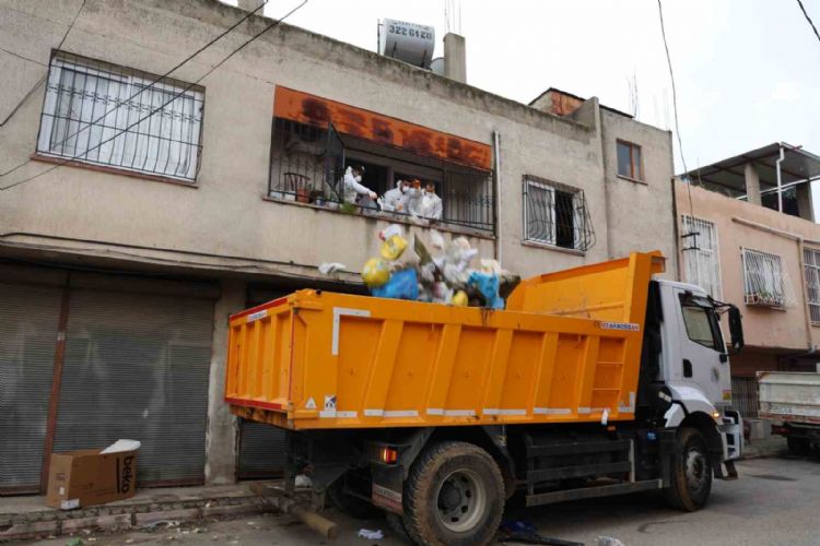 Çöp evden 115 bin lira ve ruhsatsız silah çıktı