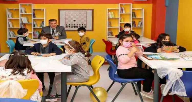 Mersin'de kütüphanesiz okul kalmadı