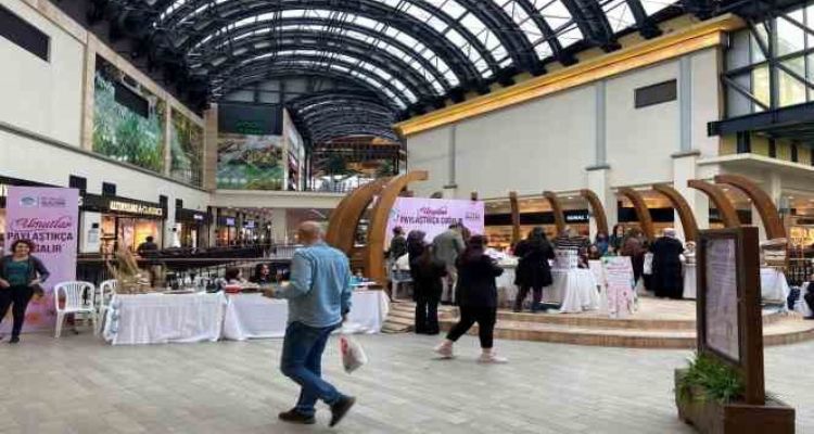 Depremzede kadınlar için ‘umutlar paylaştıkça çoğalır’ sergisi açıldı