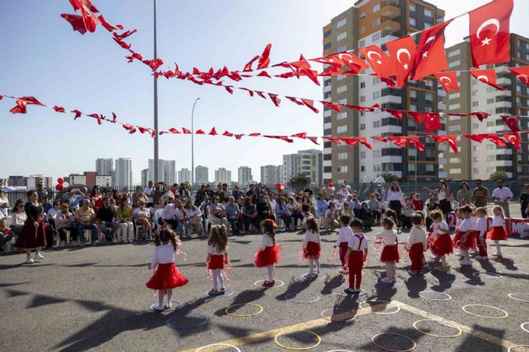 Mersin’de miniklerden Cumhuriyet Bayramı coşkusu