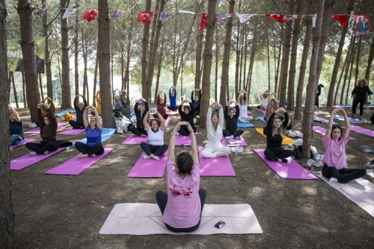Mersin’de kadınlar doğada yoga ve sanatla buluştu