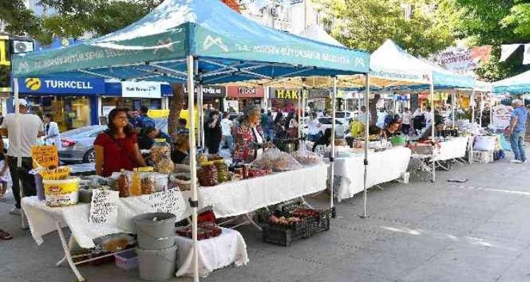 Kadın üreticiler ilk kışlık ürünlerini satışa sundu