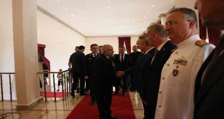 Vali Su, kamu görevlileriyle bayramlaştı
