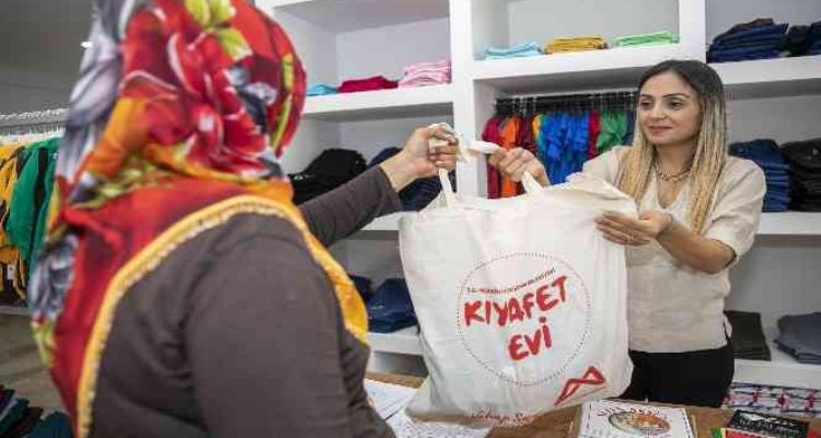 Kıyafet evinin ikinci şubesi Tarsus'ta açıldı