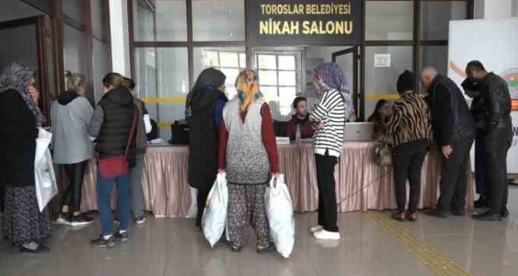 Toroslar Belediyesi depremzedeleri yalnız bırakmıyor