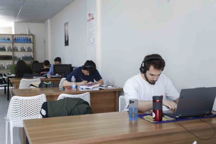 Gülnar’da öğrenciler için sessiz ve konforlu okuma salonu