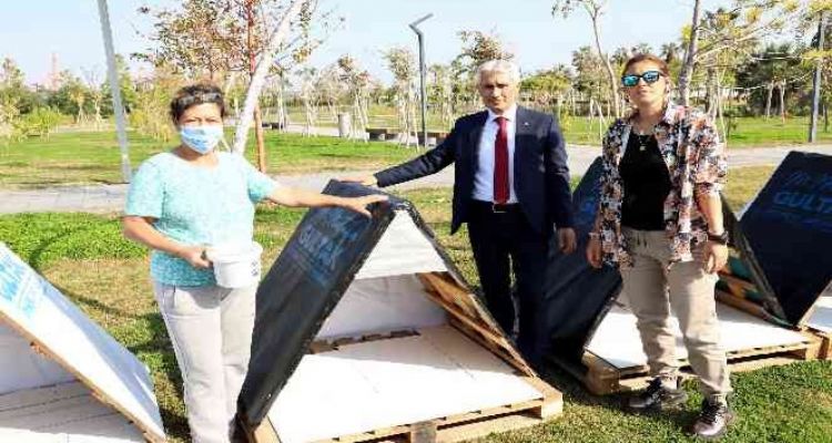 Mersin'de köpek kulübeleri, kedi yuvaları ve kuş evleri dağıtıldı