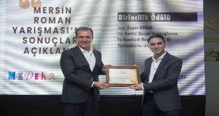 Başkan Seçer, Mersin Roman Yarışmasının ödül törenine katıldı