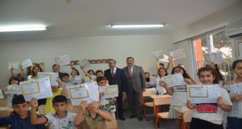 Mersin'de yaklaşık 400 bin öğrenci karne sevinci yaşadı