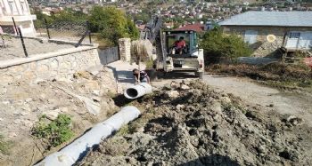 Toroslar'da yol ve kaldırım çalışmaları devam ediyor