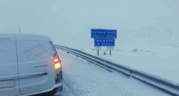 Karaman-Mut yolunda tipi ve buzlanma ulaşımı aksatıyor