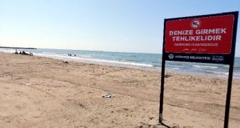 Akdeniz Belediyesinden sahillere uyarı tabelası