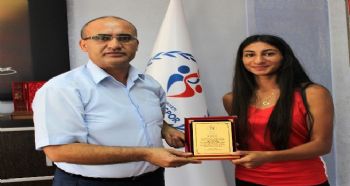 MERSİNLİ ATLET DÜNYA ŞAMPİYONU OLDU