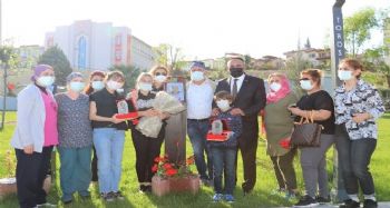Başkan Yılmaz'dan yaşamını yitiren sağlık kahramanlarının ailelerine plaket