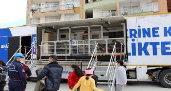 Mersin'de çocuklara deprem simülasyon tırında deprem eğitimi