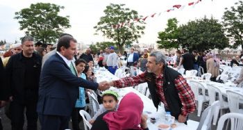 Seçer, Toroslar'daki iftar sofrasında vatandaşlarla bir araya geldi