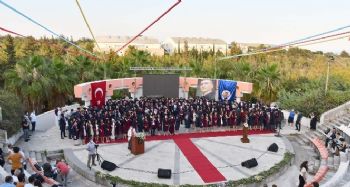 MEÜ Tıp Fakültesinden mezun olan yeni doktorlar diplomalarını aldı