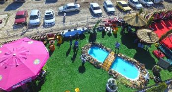 Atık malzemelerden oluşan park yoğun ilgi gördü