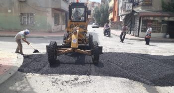 Akdeniz'de yol ve kaldırım çalışmaları devam ediyor